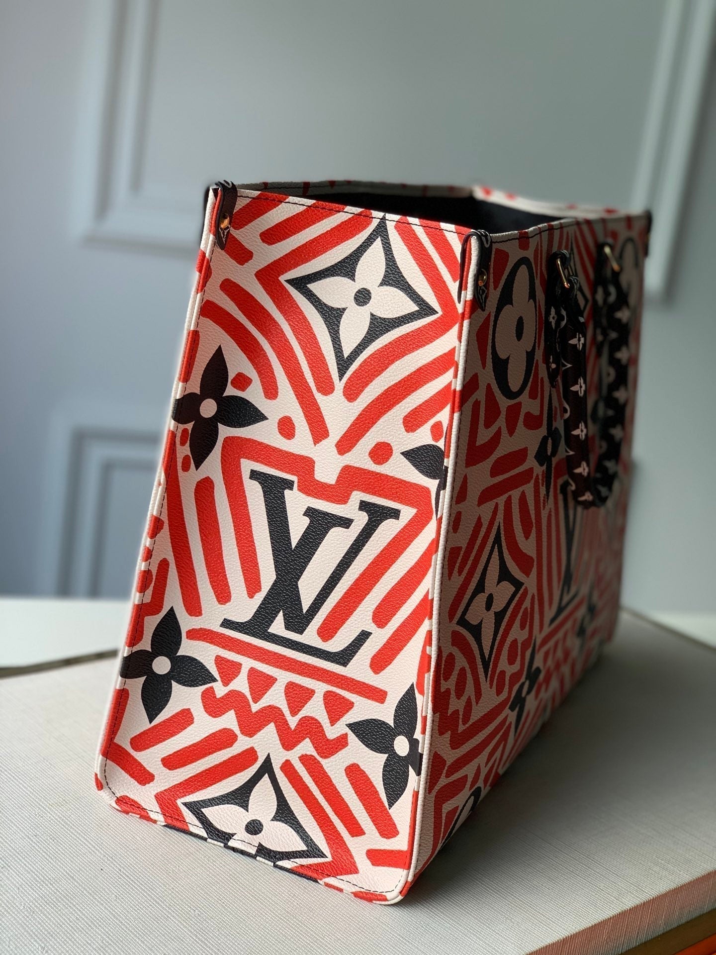 LV クラフティ オンザゴー GM クリーム＆レッド モノグラム ジャイアントキャンバス