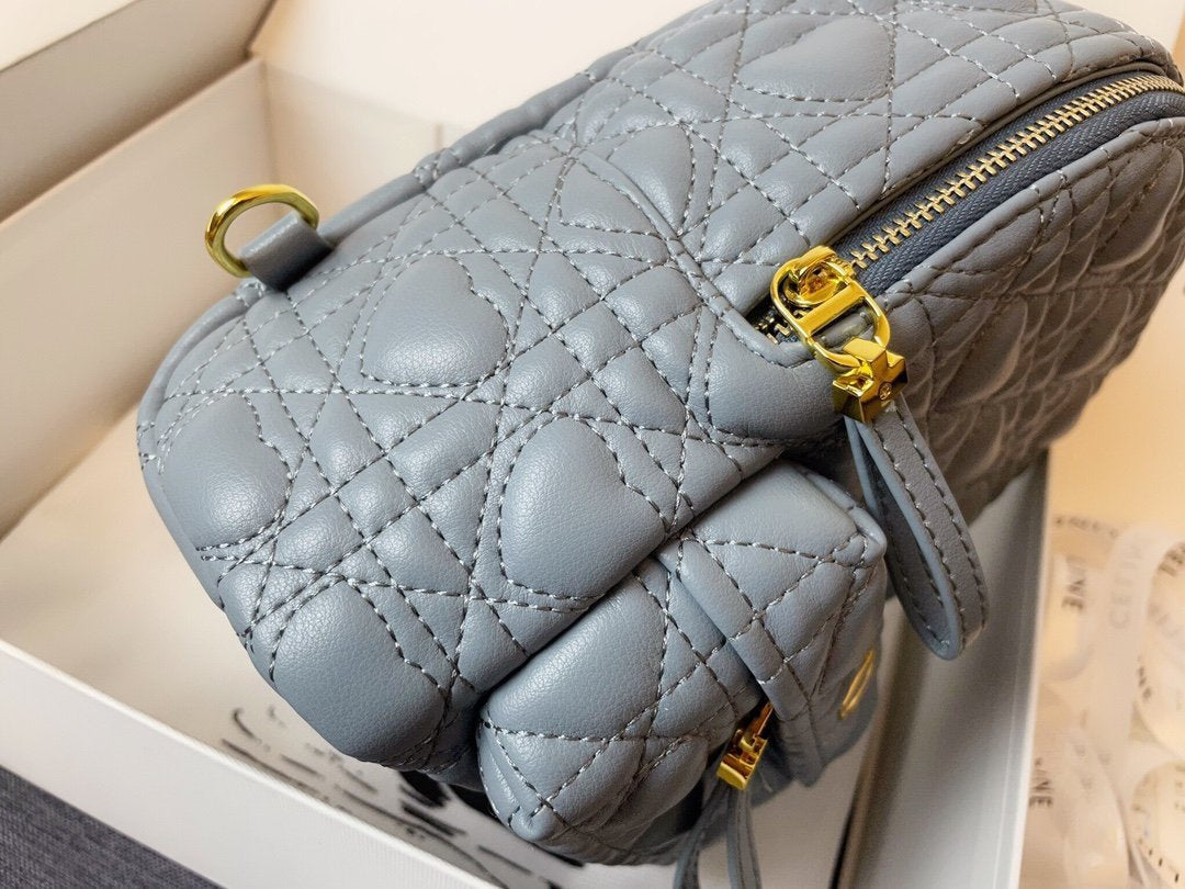 スモールバックパック クラウドブルー カナージュ ラムスキン