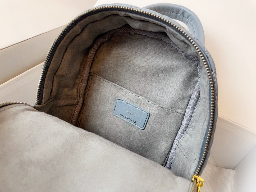 スモールバックパック クラウドブルー カナージュ ラムスキン