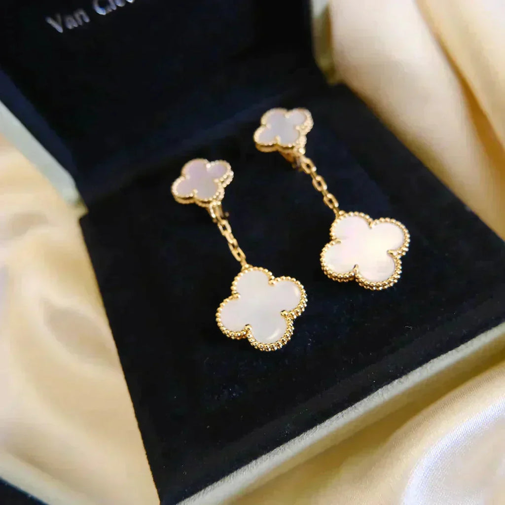 [⭐JeweliWhal]CLOVER 2 MOTIF WHITE MOP EARRINGS