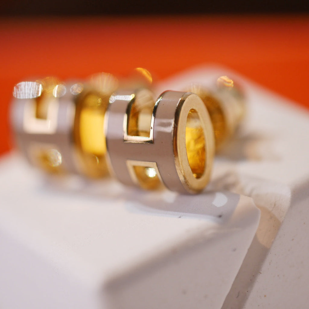 [⭐JeweliWhal]MINI POP H GOLD EARRINGS GREY