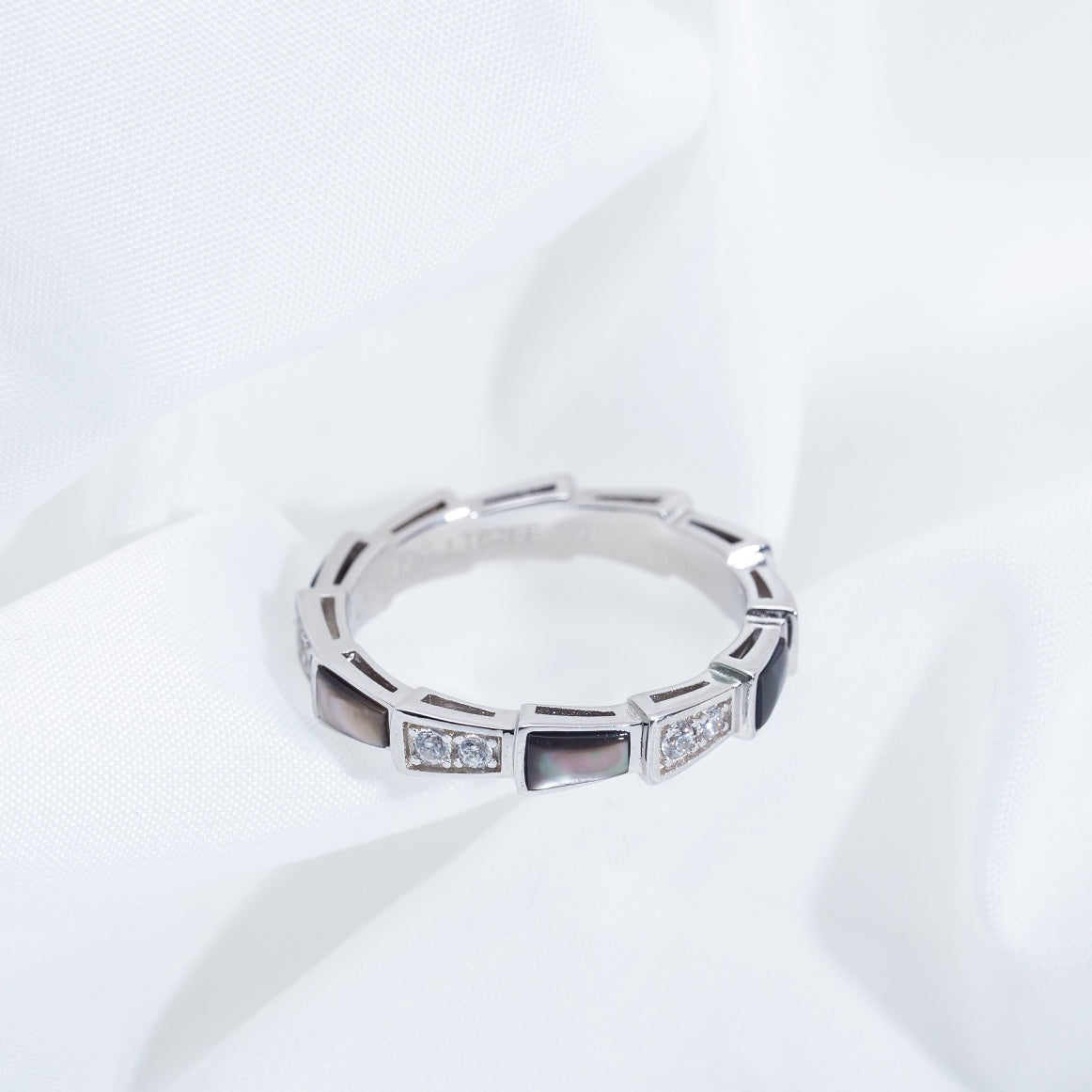 [⭐JeweliWhal]SERPENTI RING SILVER DIAMOND BLACK MOP 3MM