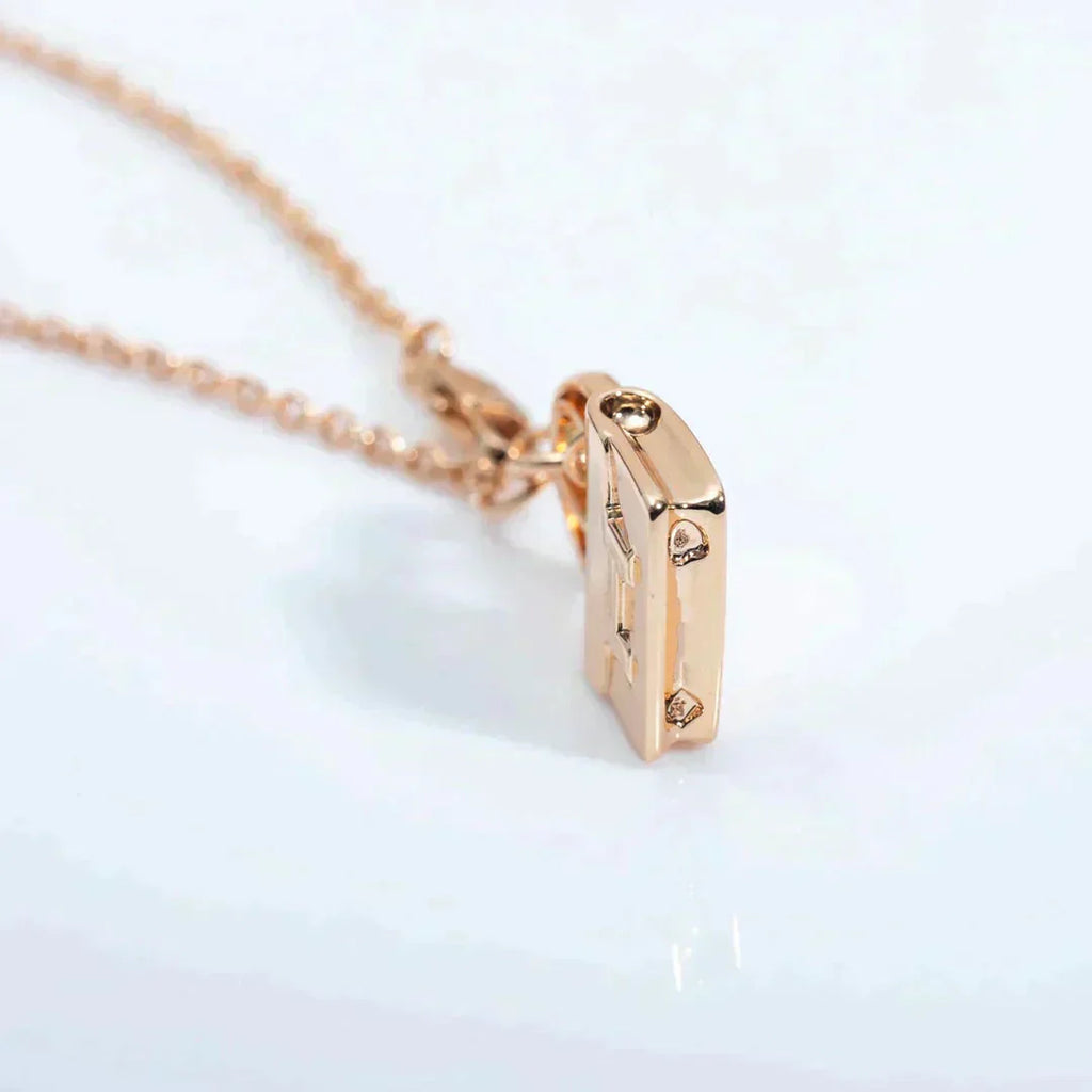 [⭐JeweliWhal]AMULETTE PEDANT ROSE GOLD NECKLACE