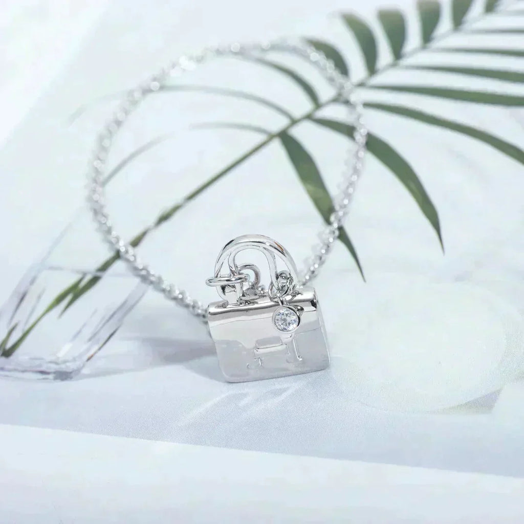 [⭐JeweliWhal]AMULETTE PEDANT SILVER NECKLACE