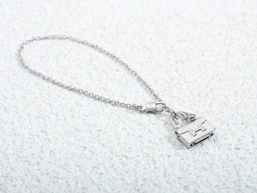 [⭐JeweliWhal]AMULETTE PEDANT SILVER NECKLACE