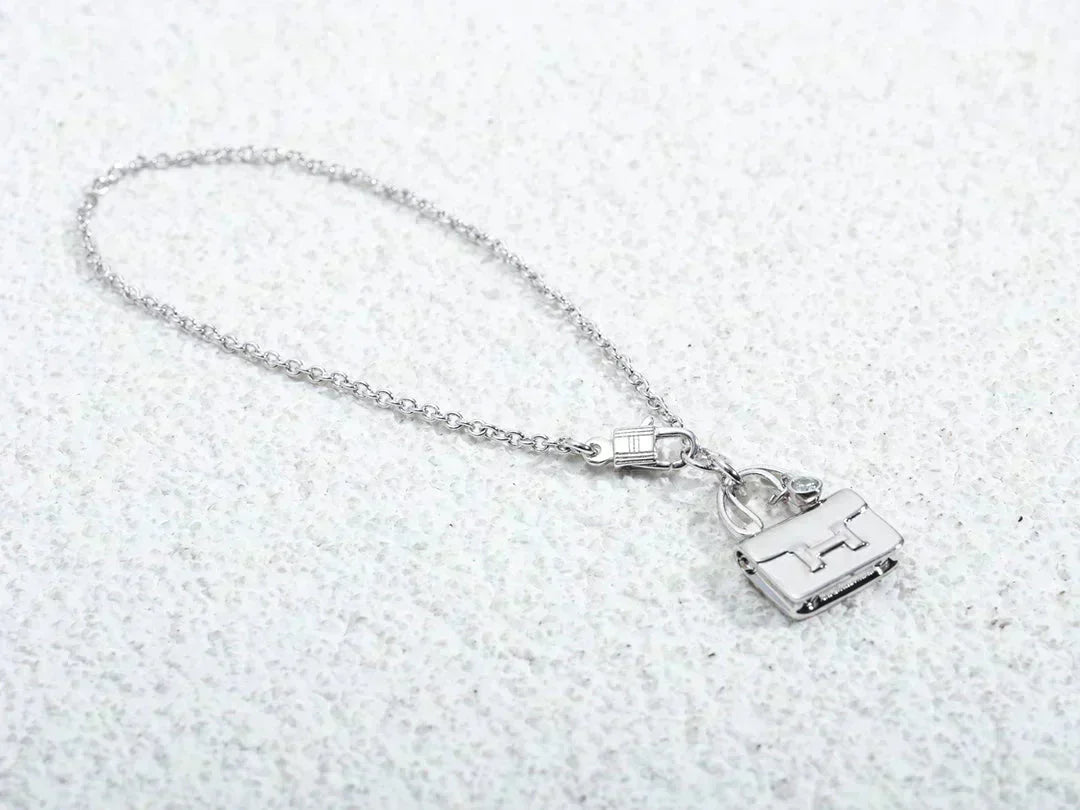 [⭐JeweliWhal]AMULETTE PEDANT SILVER NECKLACE