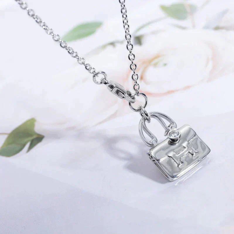 [⭐JeweliWhal]AMULETTE PEDANT SILVER NECKLACE