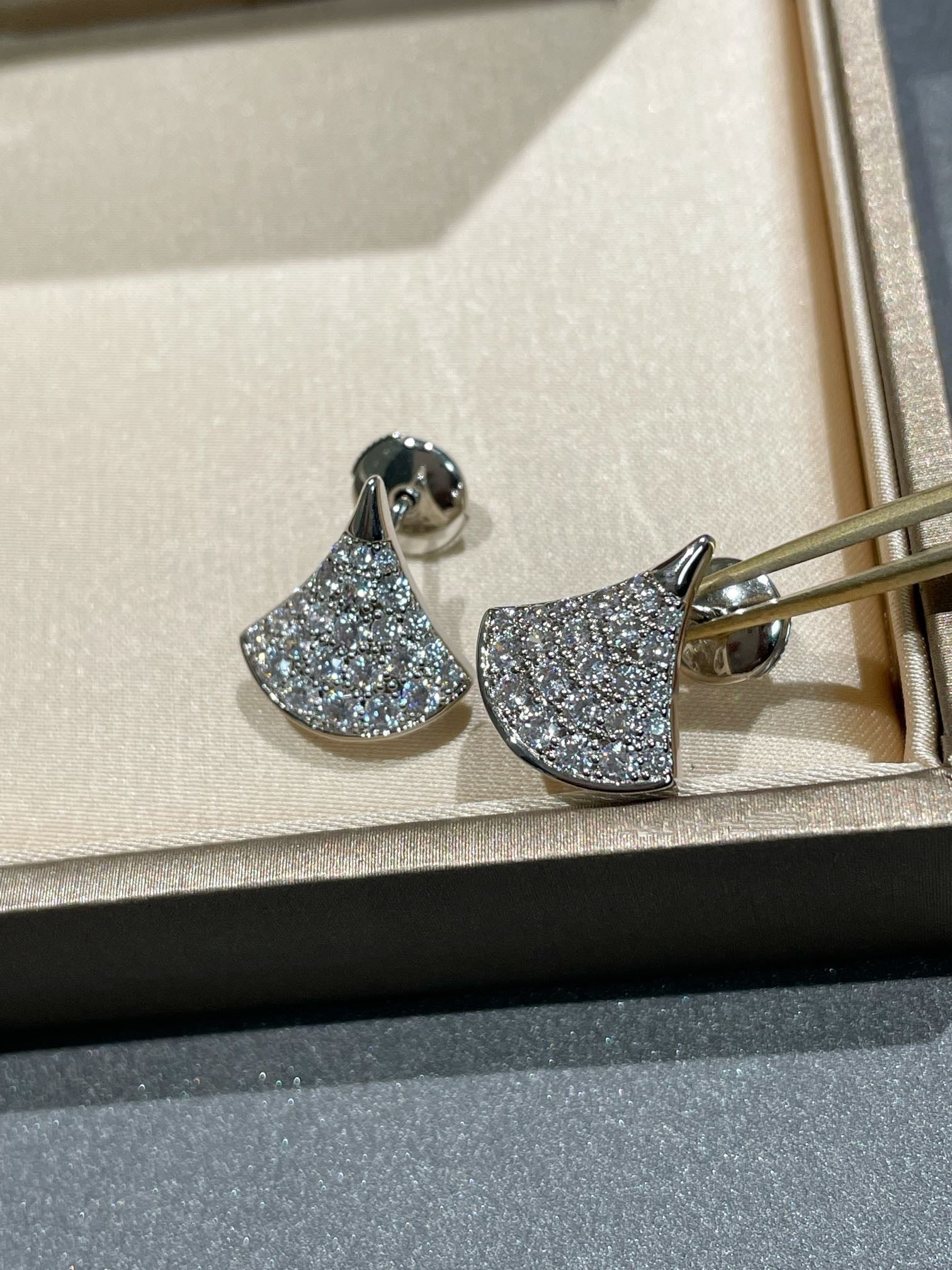 [⭐JeweliWhal]أقراط DREAM STUD ألماسية