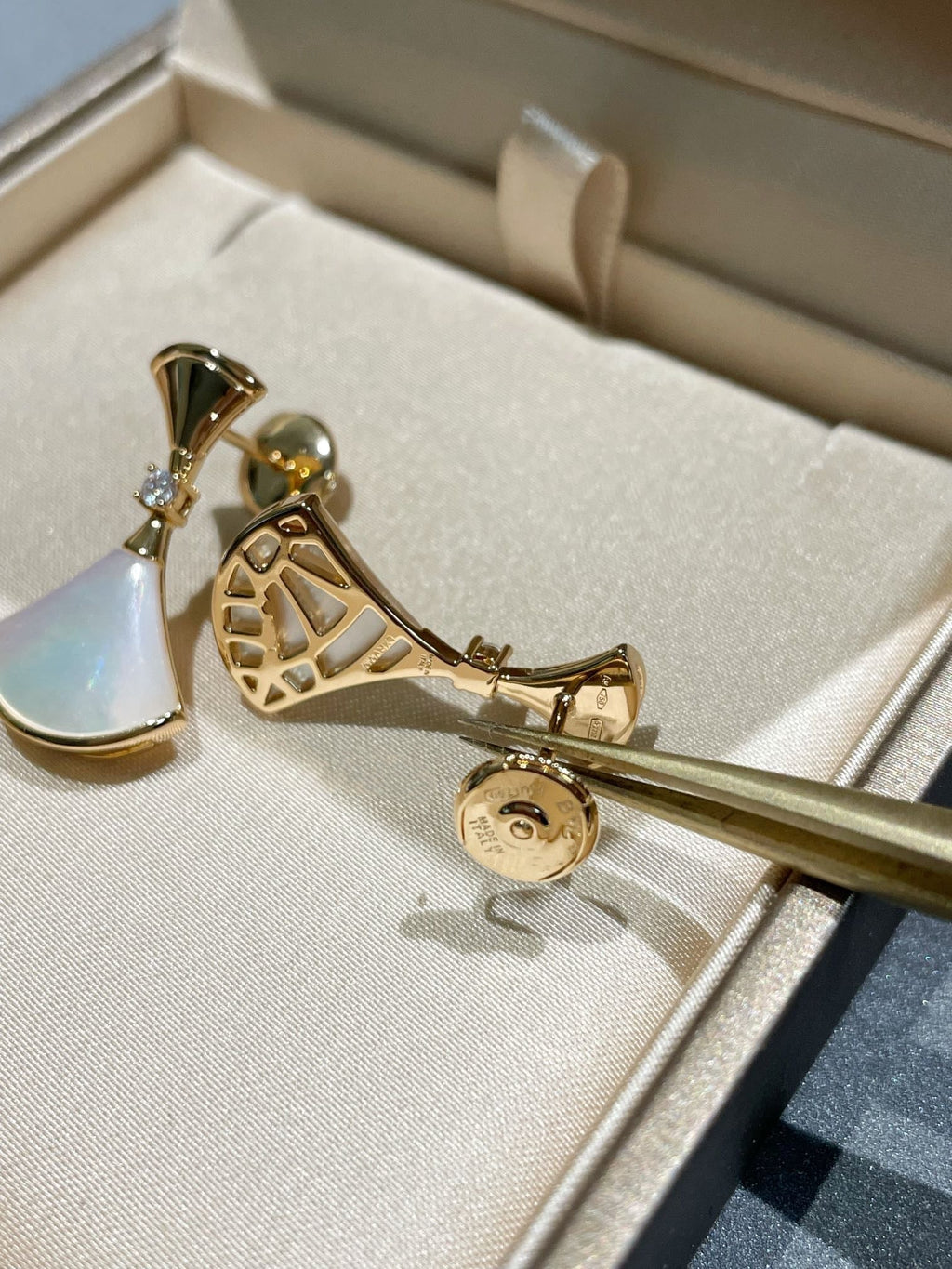 [⭐JeweliWhal]DREAM MOP 1 DIAMOND EARRINGS