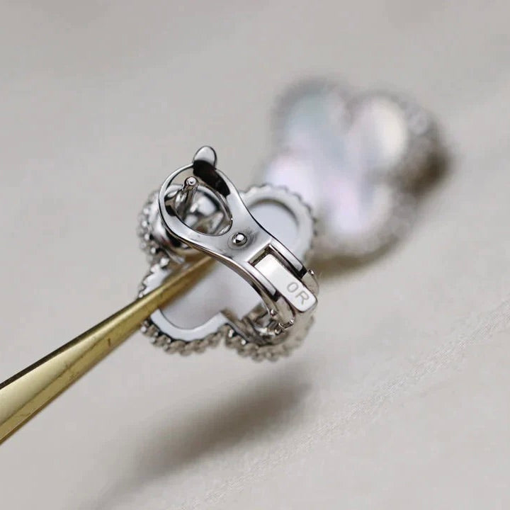 [⭐JeweliWhal]CLOVER MEDIUM 1 MOTIFS  WHITE MOP EARRINGS SILVER