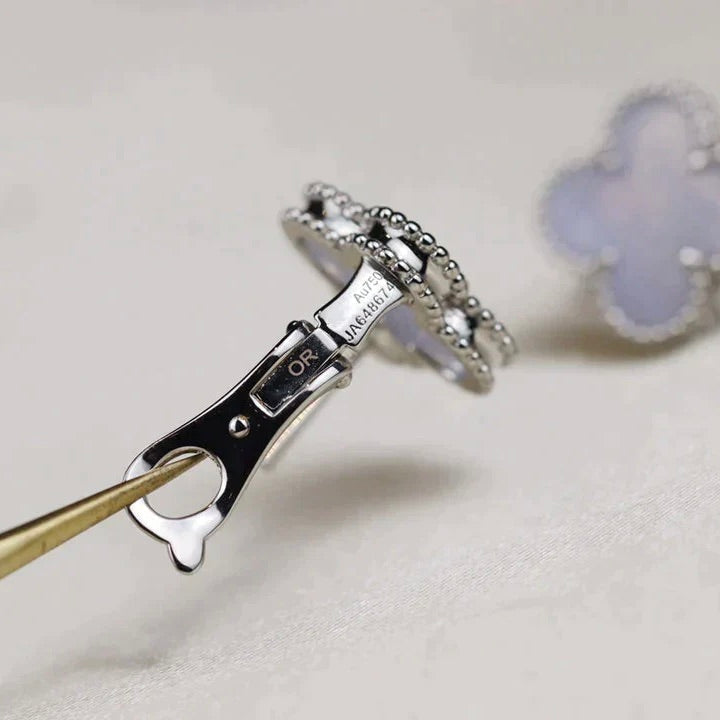 [⭐JeweliWhal]CLOVER MEDIUM 1 MOTIFS  WHITE MOP EARRINGS SILVER