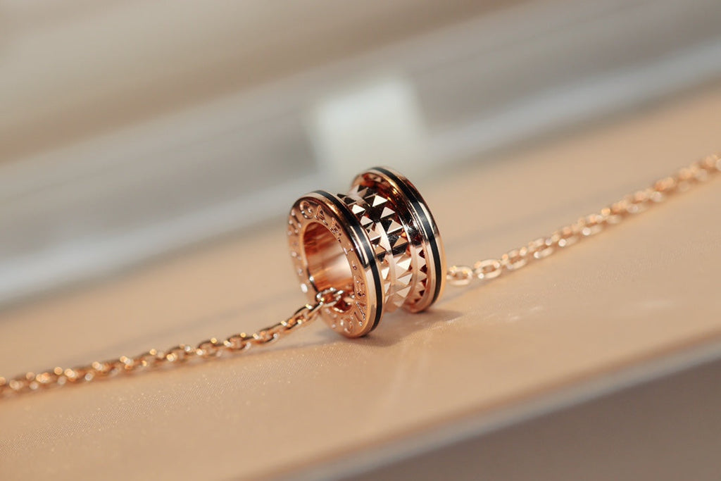 [⭐JeweliWhal]ZERO 1 ROCK PENDANT PINK GOLD BLACK NECKLACE