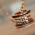 [⭐JeweliWhal]ZERO 1 ROCK PENDANT PINK GOLD BLACK NECKLACE