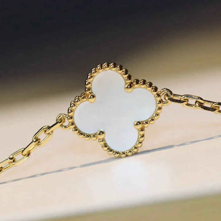 [⭐JeweliWhal]CLOVER 20 MOTIFS WHITE MOP NECKLACE