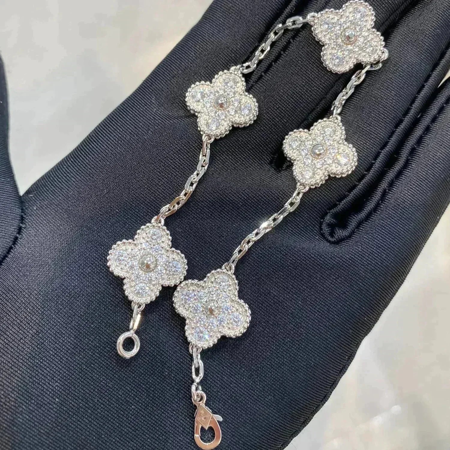 [⭐JeweliWhal] مجموعة سوار CLOVER 5 MOTIF المرصعة بالماس بالكامل