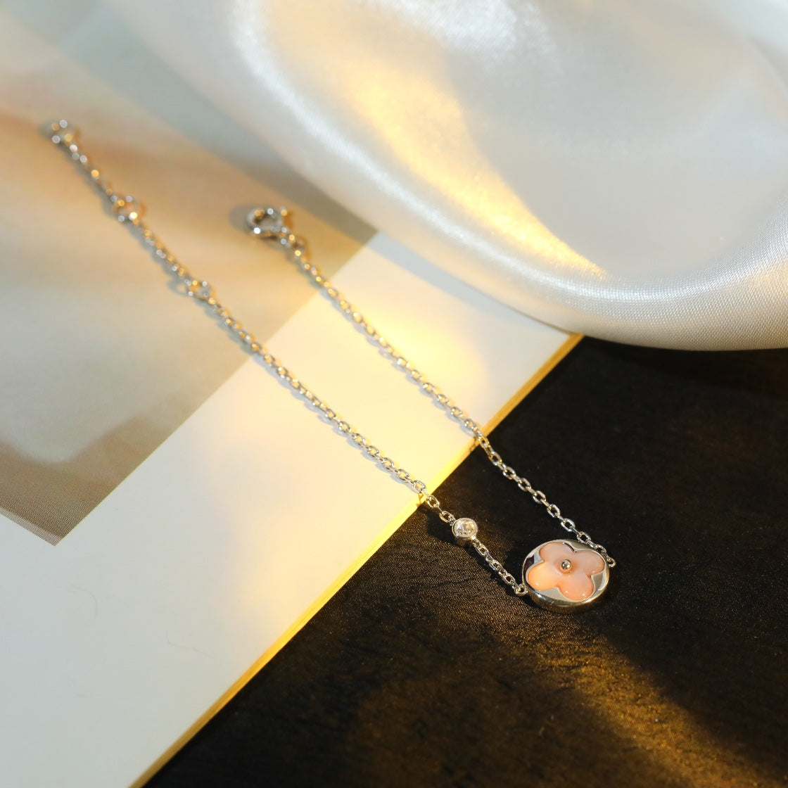[⭐JeweliWhal]SUN MOTIF PINK MOP SILVER BRACELET