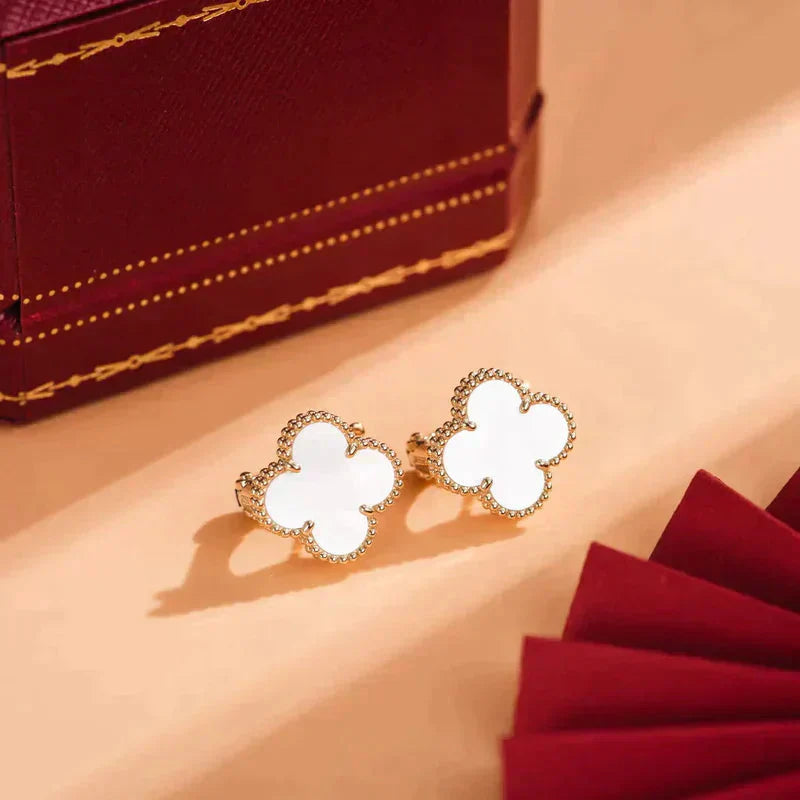 [⭐JeweliWhal]CLOVER MEDIUM 1 MOTIFS  WHITE MOP STUD EARRINGS
