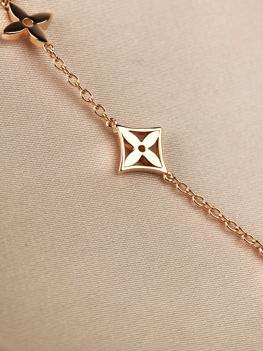 [⭐JeweliWhal]STAR AND SUN 7 MOTIFS GOLD BRACELET