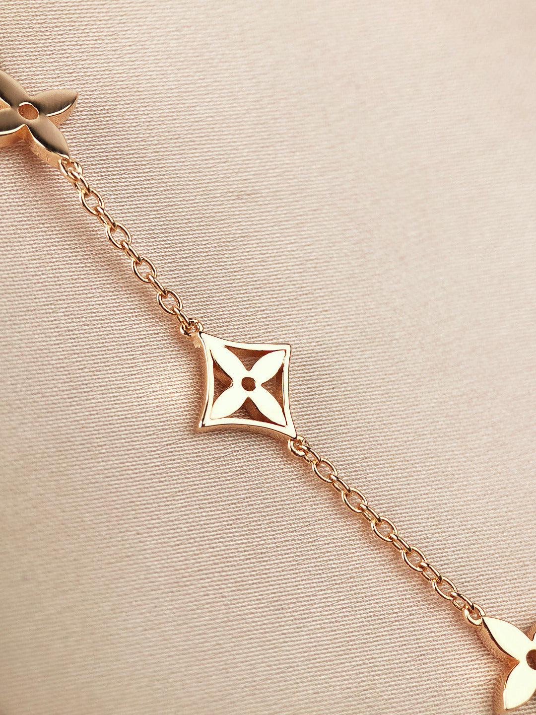 [⭐JeweliWhal]STAR AND SUN 7 MOTIFS GOLD BRACELET