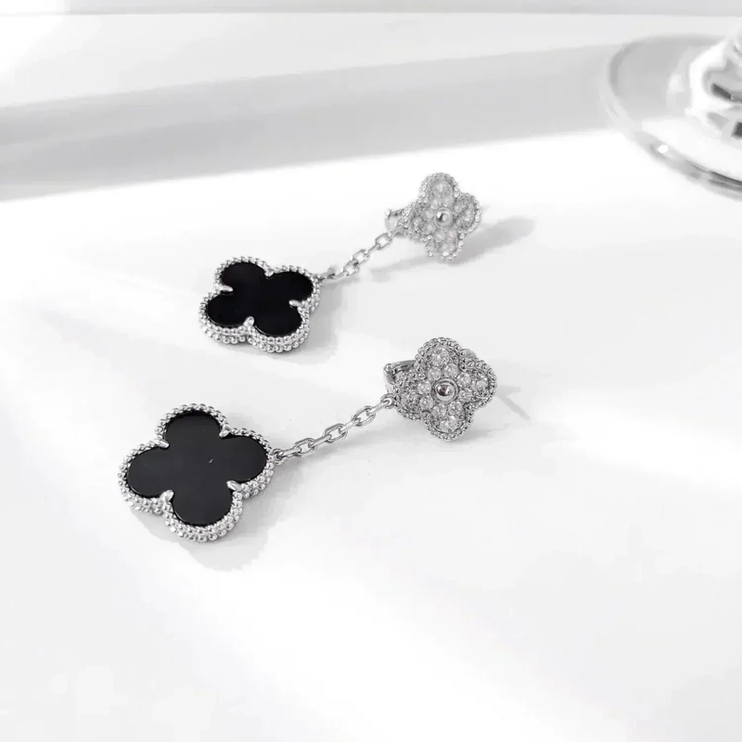[⭐JeweliWhal]CLOVER 2 MOTIFS  DIAMOND ONYX EARRINGS SILVER