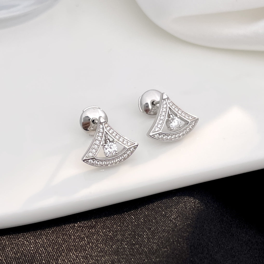 [⭐JeweliWhal]DREAM MINI DIAMOND STUD EARRINGS