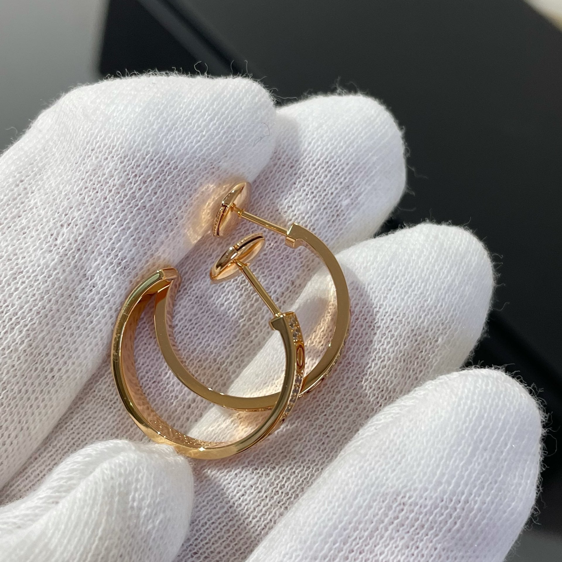 [⭐JeweliWhal]LOVE DIAMOND PINK GOLD HOOP EARRINGS