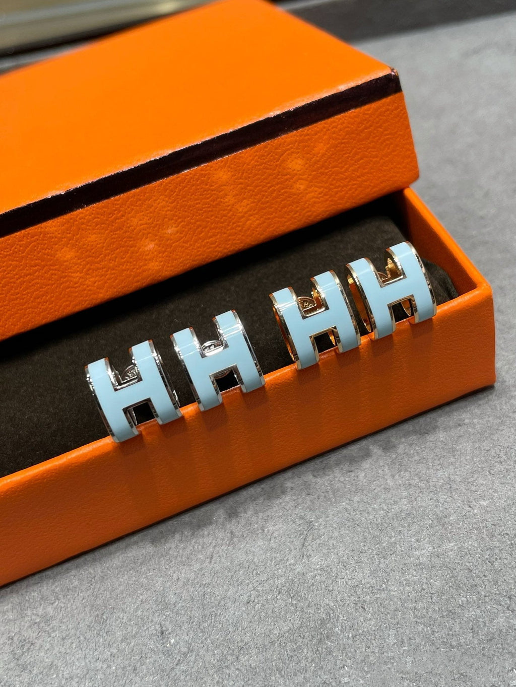 [⭐JeweliWhal]POP H SKY BLUE STUD EARRINGS