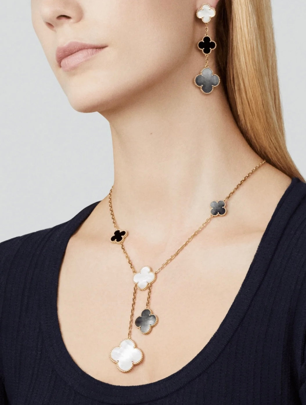 [⭐JeweliWhal]CLOVER 3 MOTIF MOP ONYX DARK MOP PINK GOLD EARRINGS