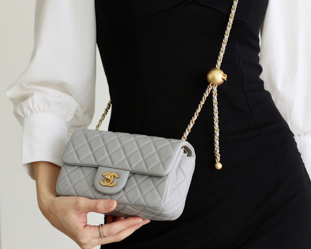 フラップバッグ 20cm グレー ラムスキン ゴールド金具