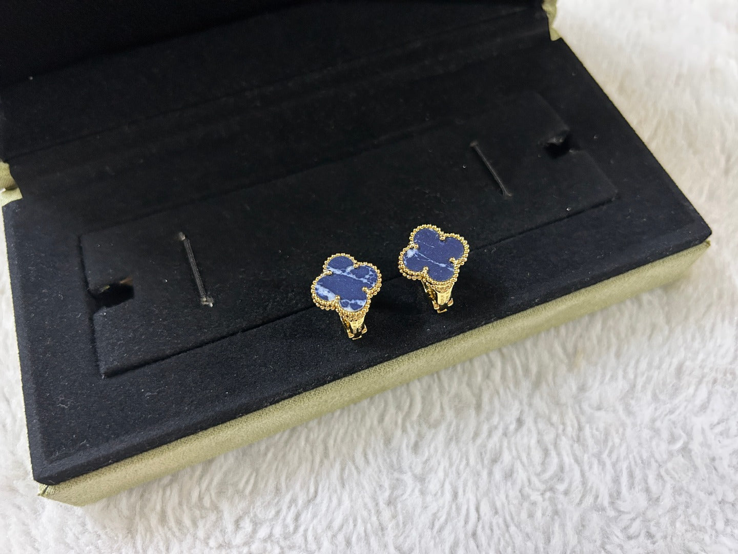 [⭐JeweliWhal]CLOVER PIETERSITE MEDIUM STUD EARRINGS
