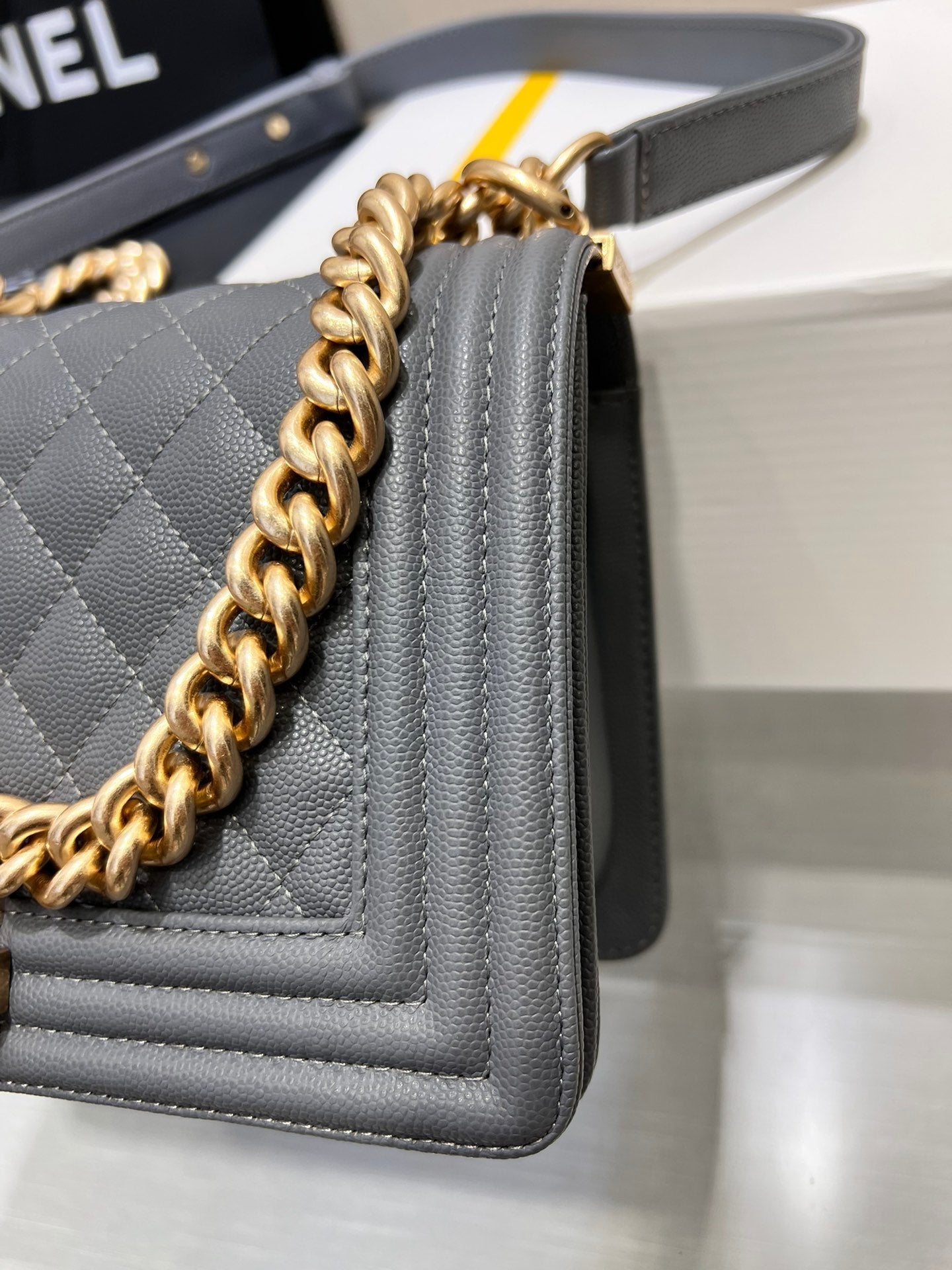 ボーイズバッグ ミディアム 25 ダークグレー キャビアゴールド金具