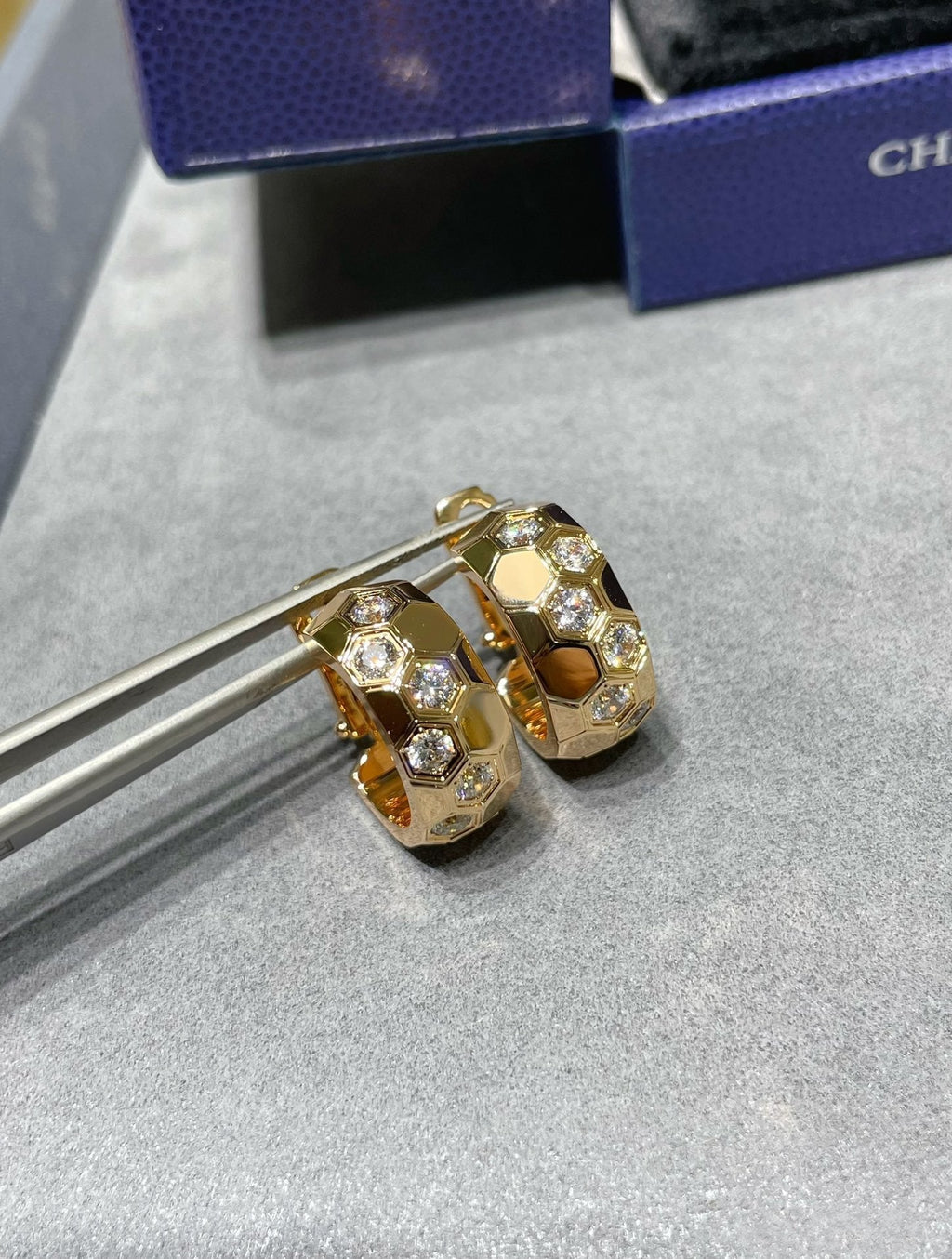 [⭐JeweliWhal]BEE LOVE DIAMOND HOOP EARRINGS