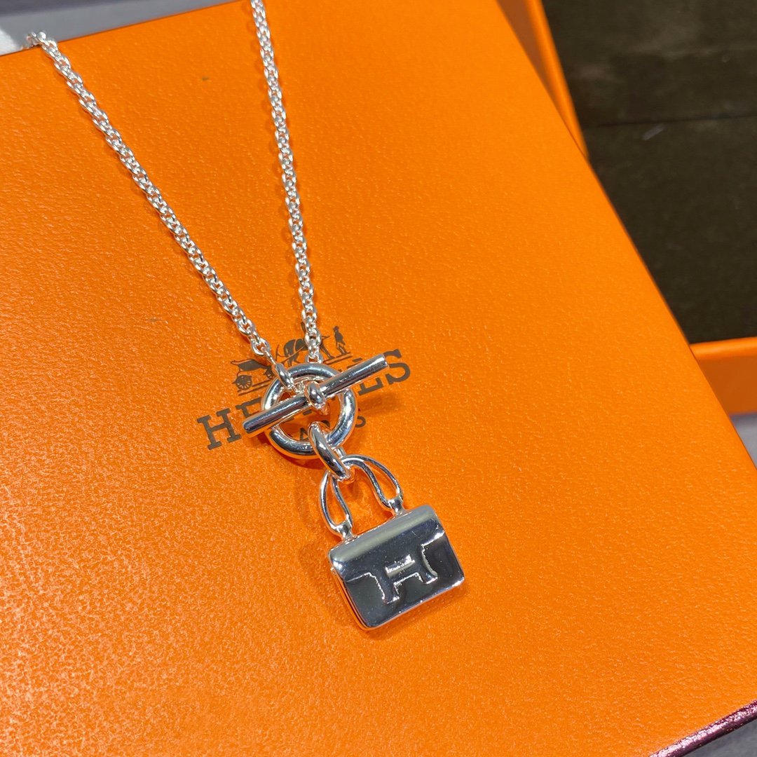 [⭐JeweliWhal]CONSTANCE PEDANT SILVER NECKLACE