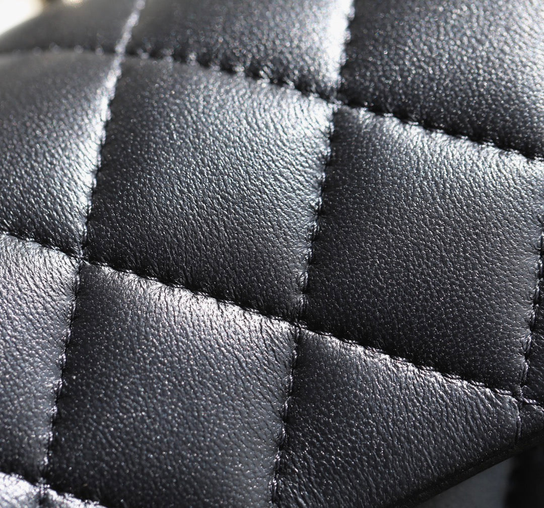 フラップバッグ 23 ブラック ラムスキン ゴールドハードウェア トップハンド