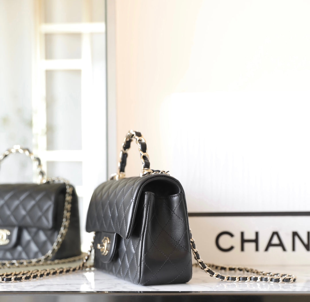 フラップバッグ 23 ブラック ラムスキン ゴールドハードウェア トップハンド