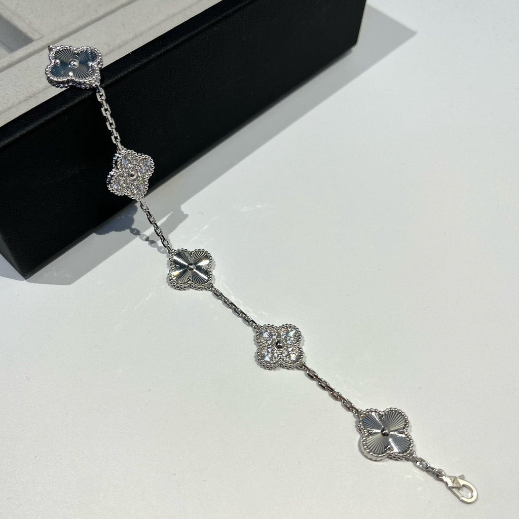 [⭐JeweliWhal] مجموعة سوار CLOVER 5 MOTIF LASER