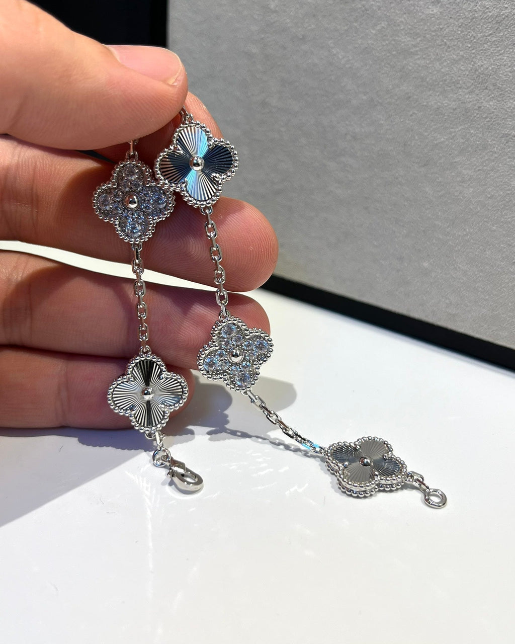 [⭐JeweliWhal] مجموعة سوار CLOVER 5 MOTIF LASER