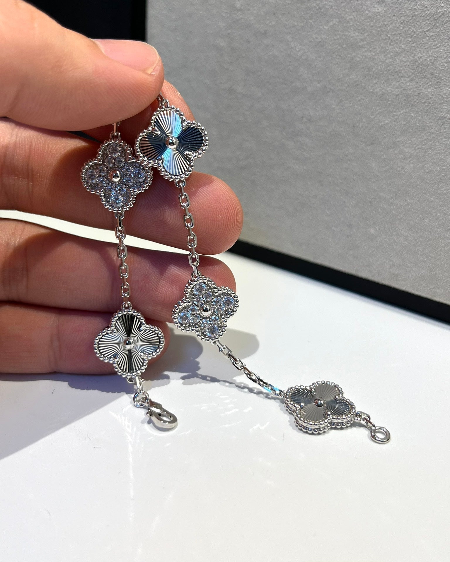 [⭐JeweliWhal] مجموعة سوار CLOVER 5 MOTIF LASER