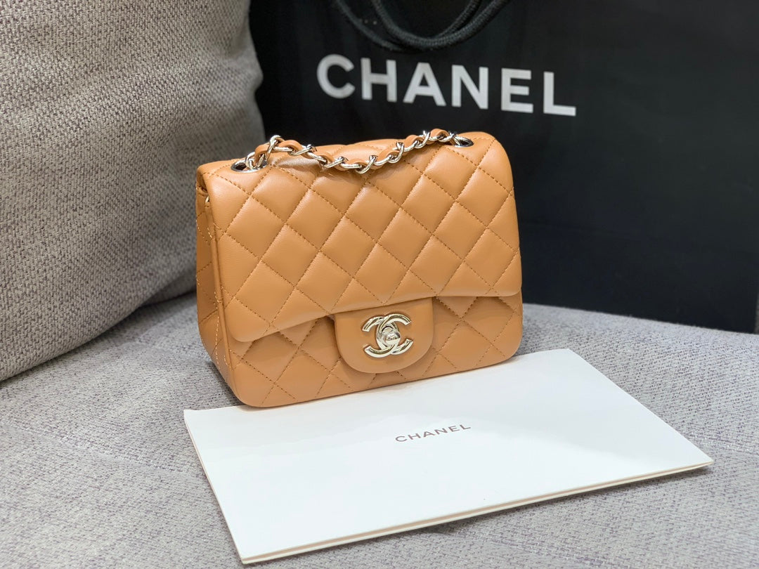 ミニスクエアフラップバッグ 17cm ブラウンラムスキン シルバー金具