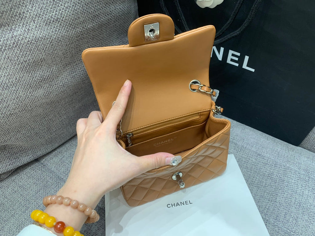 ミニスクエアフラップバッグ 17cm ブラウンラムスキン シルバー金具