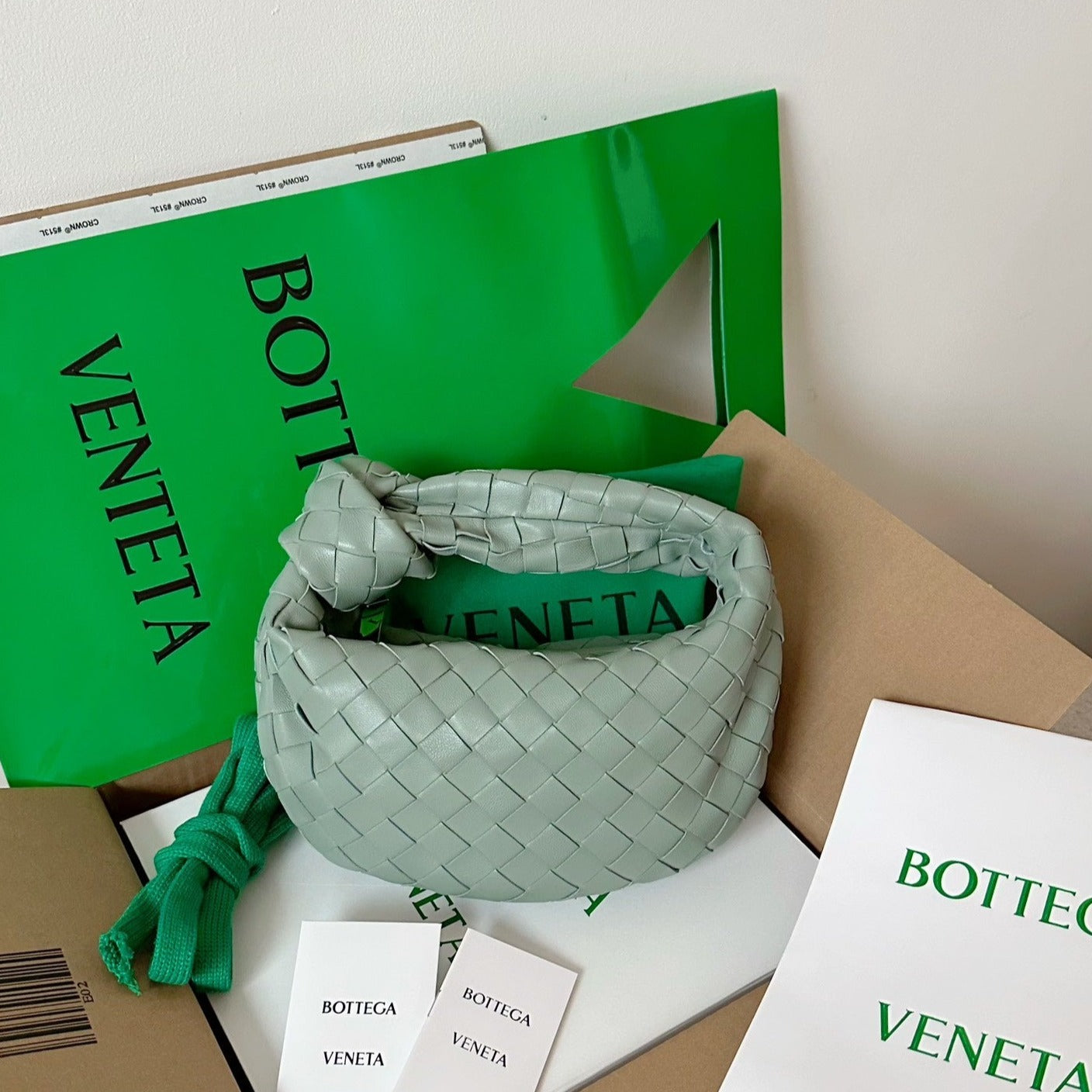 BV ミニ ジョディ 28cm グレー ラムスキンレザー