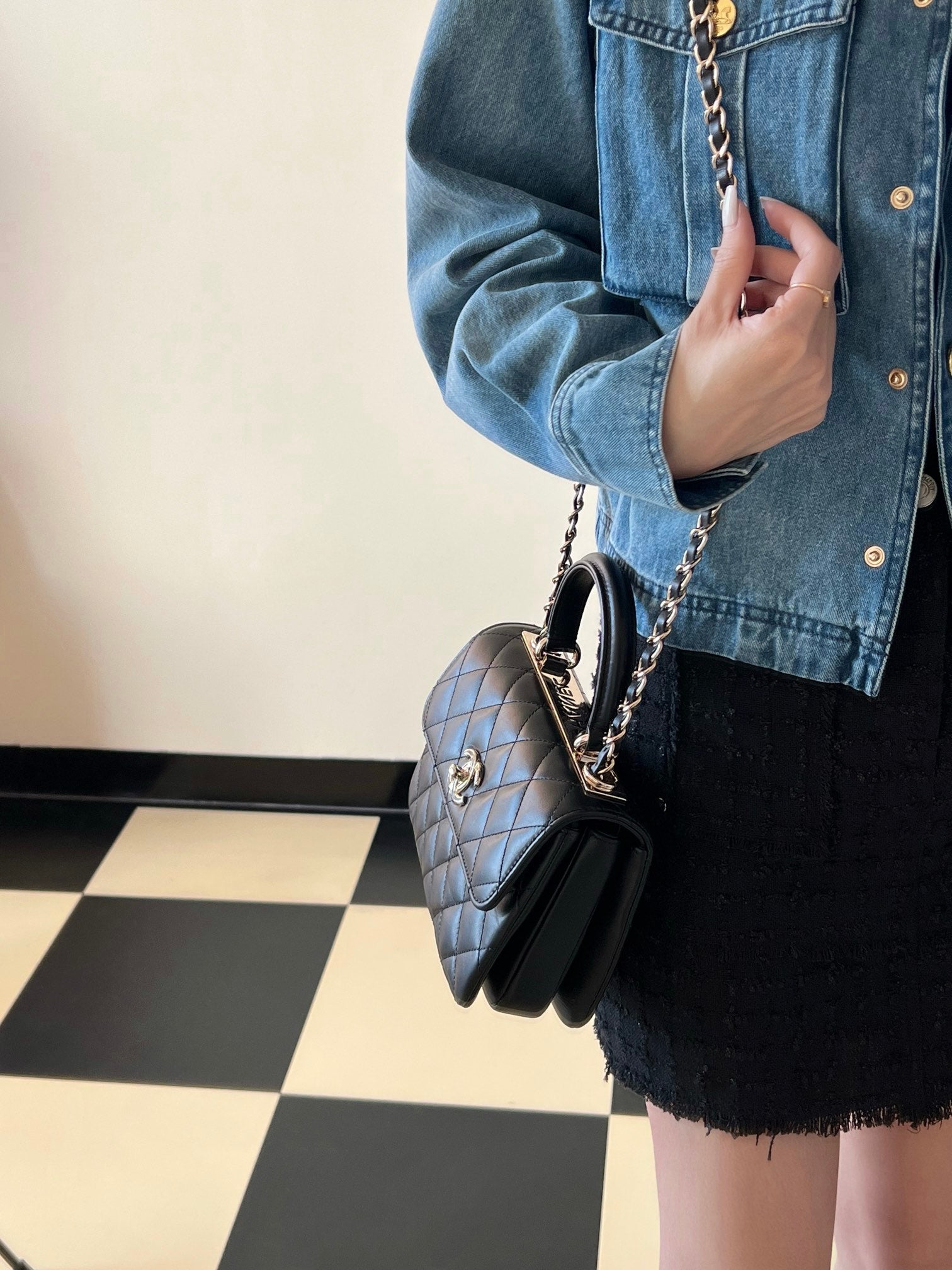 CC トレンディ 20cm ブラック ラムスキン ゴールドハードウェア