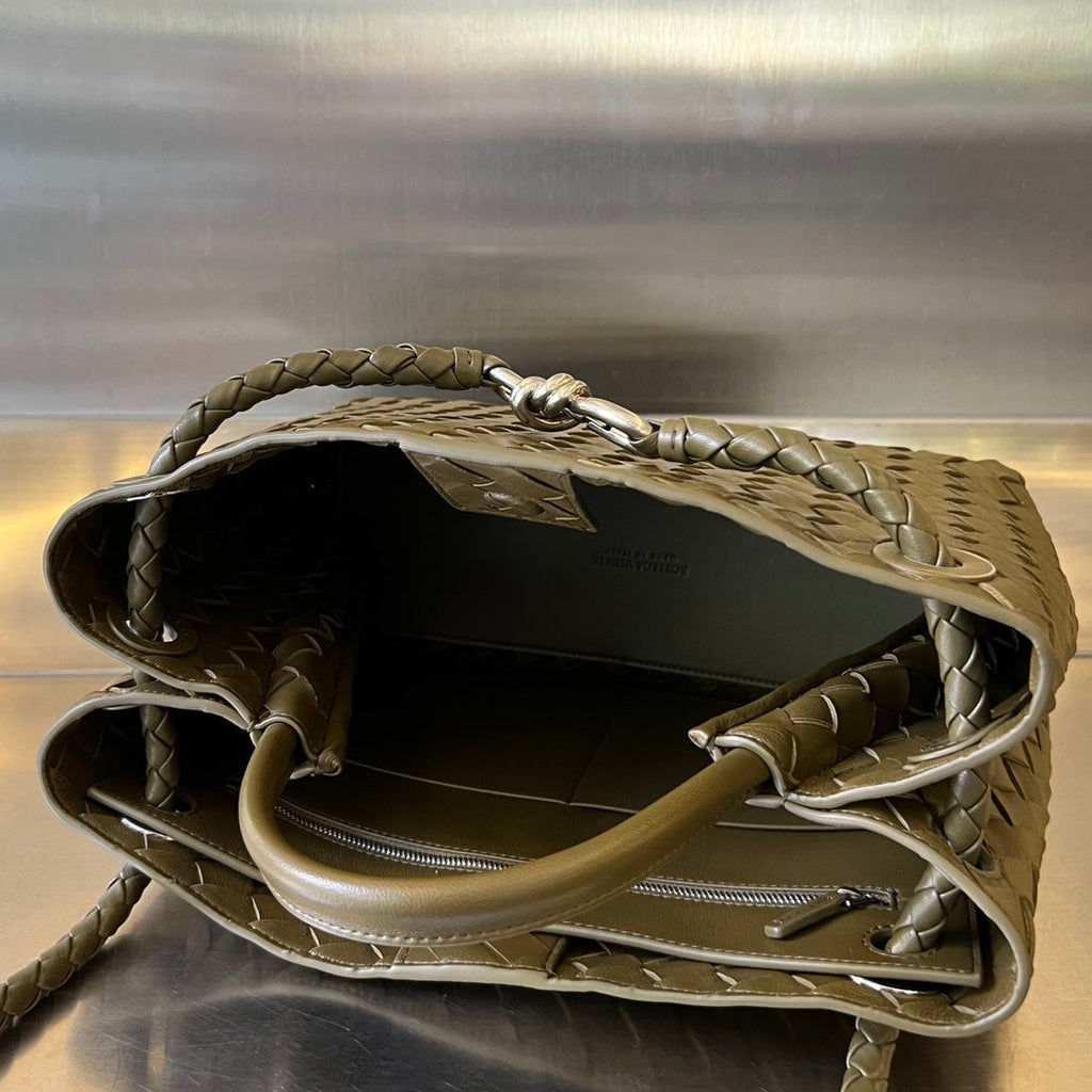 BV ミディアム アンダモ 32cm オリーブ ラムスキン