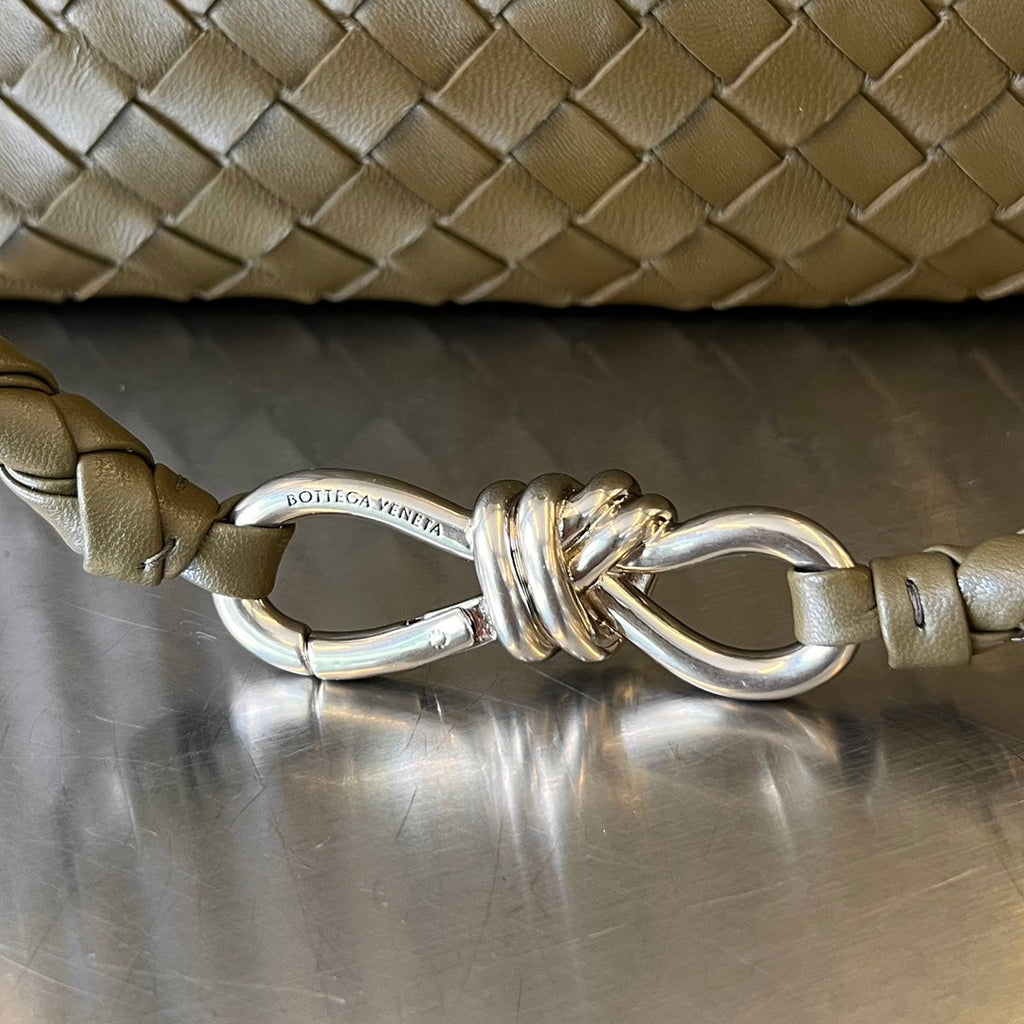 BV ミディアム アンダモ 32cm オリーブ ラムスキン