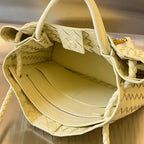 BV ミディアム アンダモ 32cm ライム ラムスキン