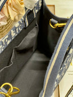 CD スモールブックトート 26 ブルー 斜め刺繍