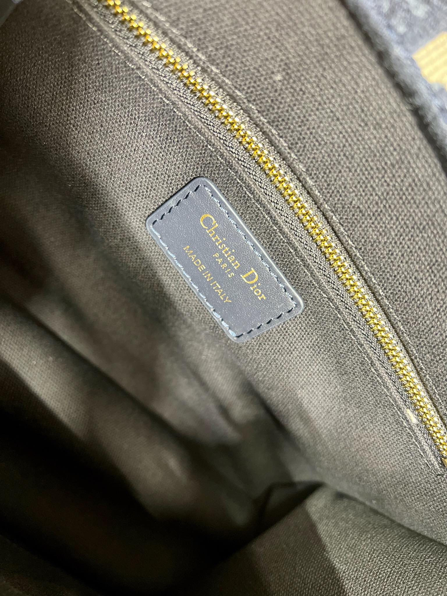 CD スモールブックトート 26 ブルー 斜め刺繍