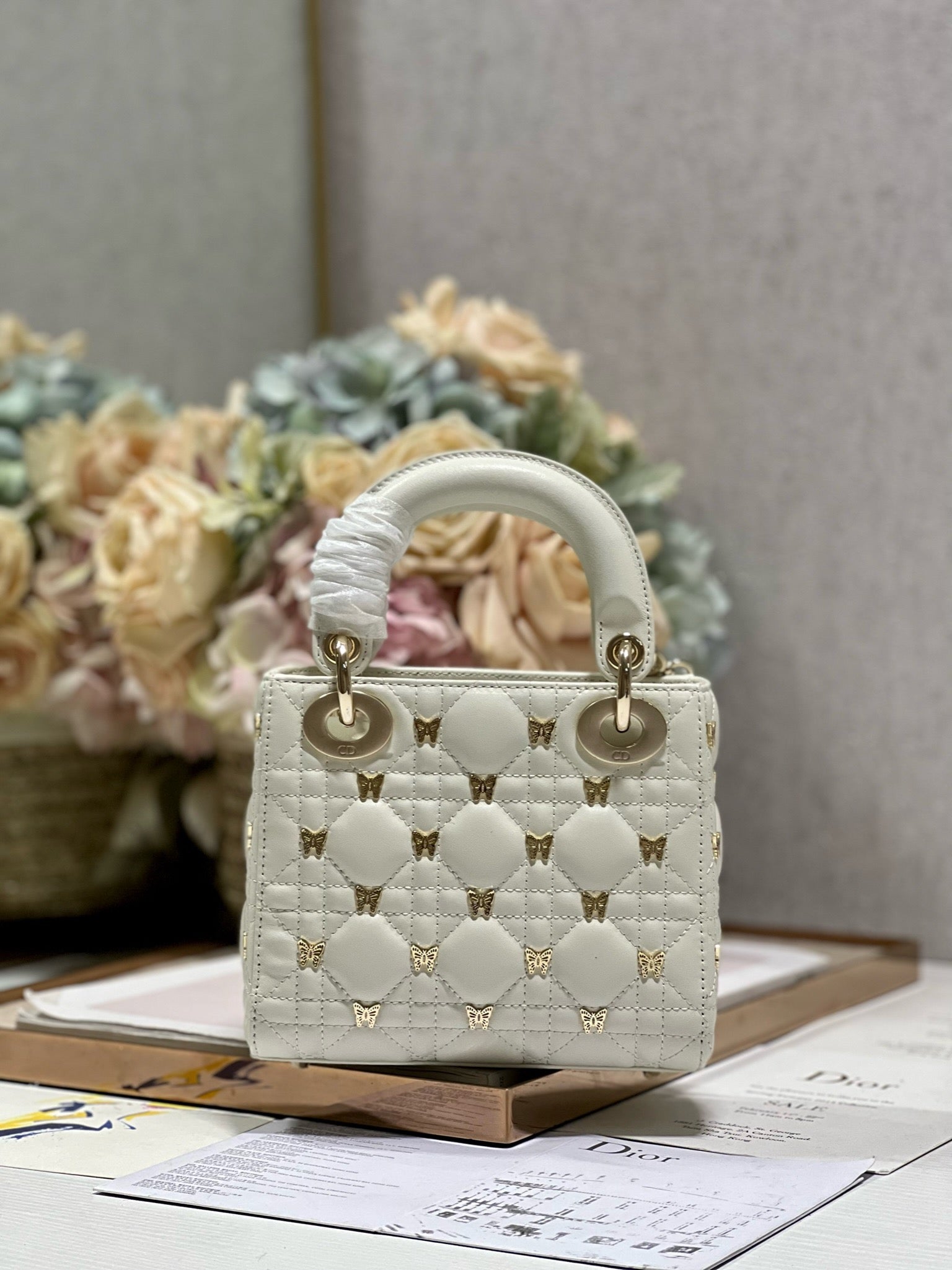 ミニ レディ 17 バタフライ スタッド ホワイト ラムスキン