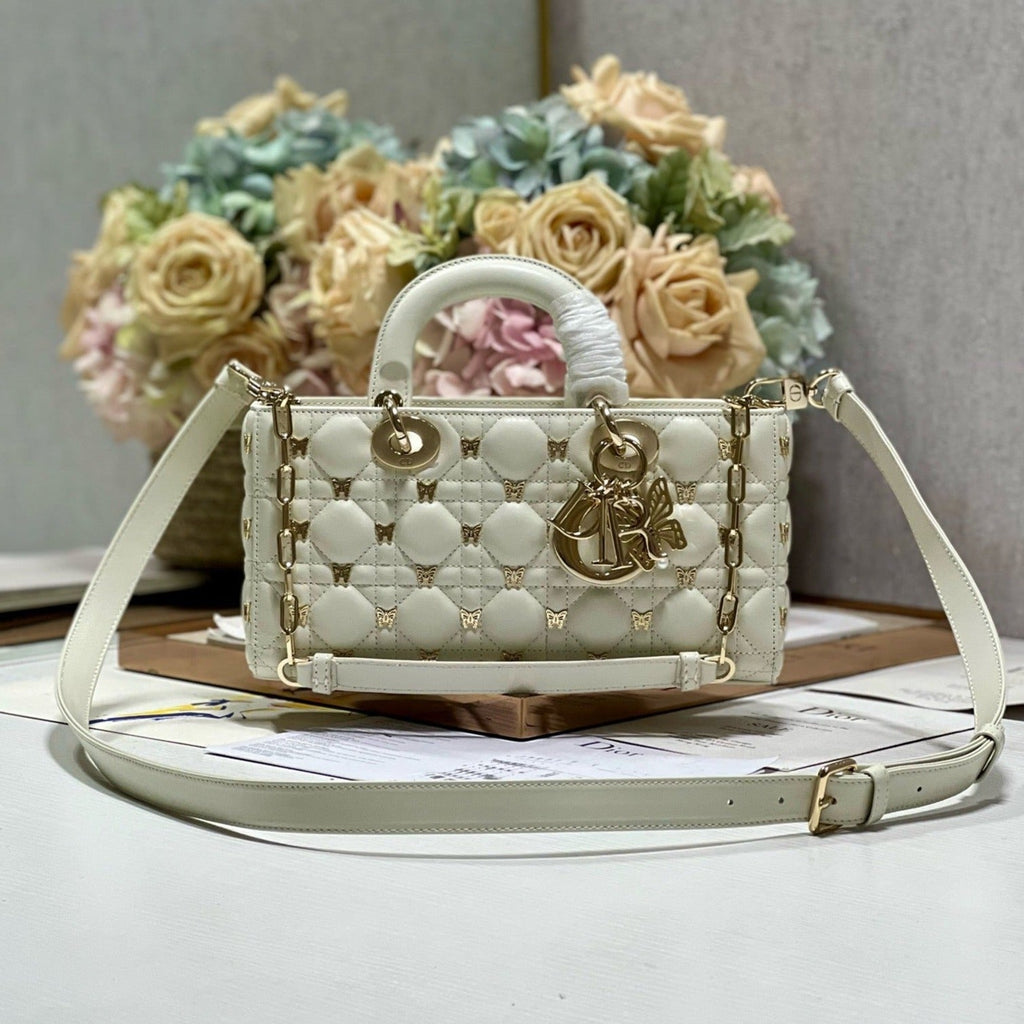 ミディアム レディ D-JOY 26 バタフライ スタッド ホワイト ラムスキン