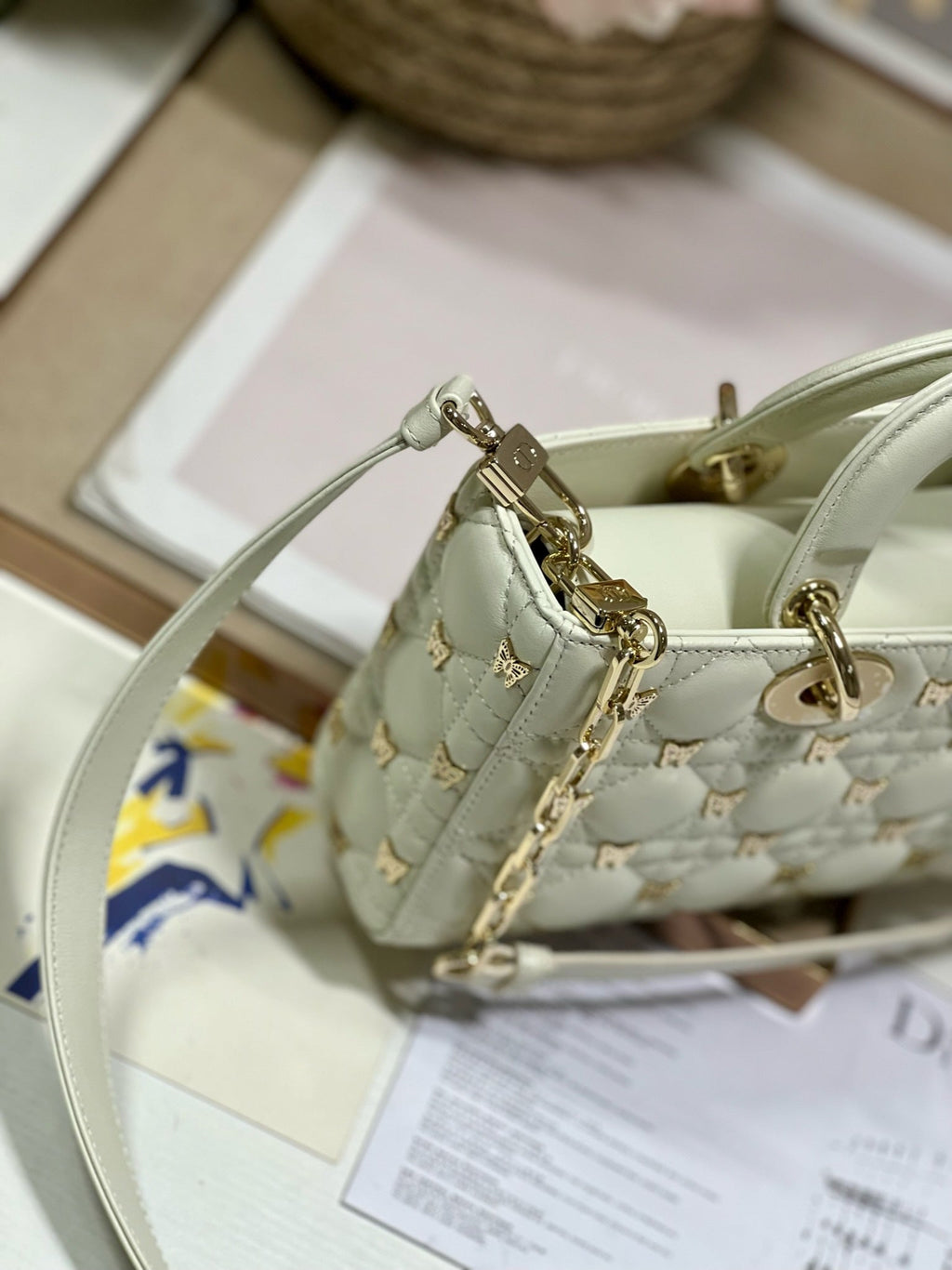 ミディアム レディ D-JOY 26 バタフライ スタッド ホワイト ラムスキン